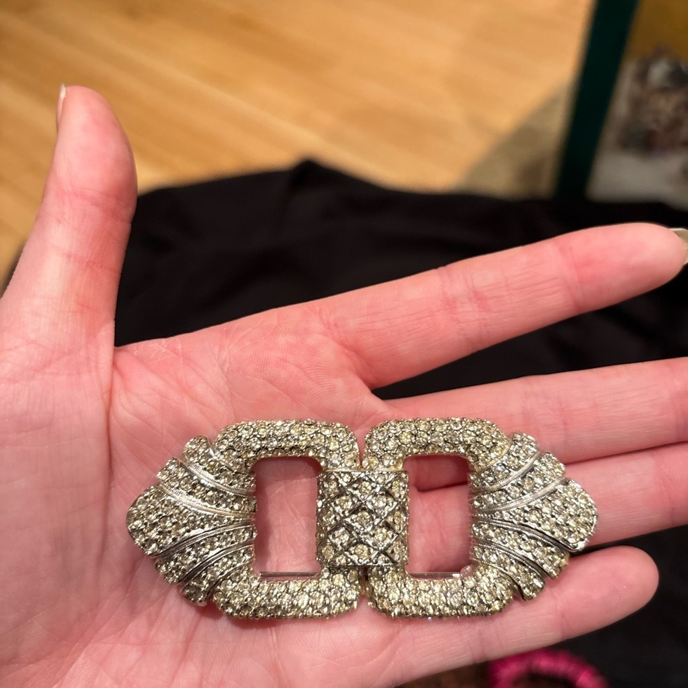 Vintage-Inspired Gold Crystal Brooch - Picture 2 of 3